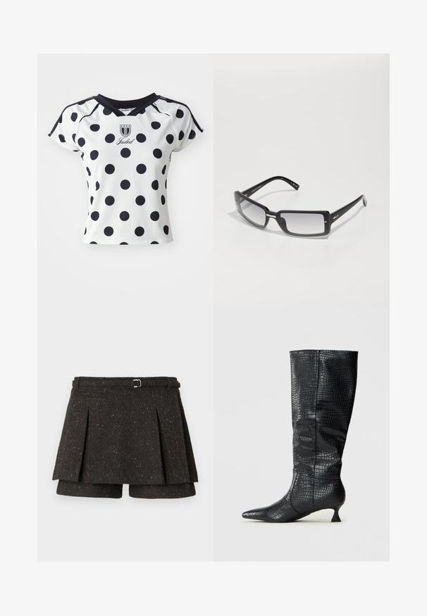 Biała koszula z krótkim rękawem w duże czarne kropki, z dekoltem w serek i detalem logo na klatce piersiowej, wykonana z gładkiego, elastycznego materiału.; Ciemnoszara spódnica spodenki z mieszanki wełny w cętki, z plisami, bocznym paskiem z metalową klamrą oraz ukrytymi szortami pod spodem.; Kozaki czarne z sztucznej skóry sięgające do kolan, z błyszczącą teksturą krokodyla, spiczastym noskiem i smukłym, kanciastym obcasem. Klasyczny design i elegancka sylwetka.; Czarne prostokątne okulary przeciwsłoneczne z gradientowym szkłem, z grubą oprawką i metalowymi detalami na zausznikach. Gładka tekstura na całej powierzchni.