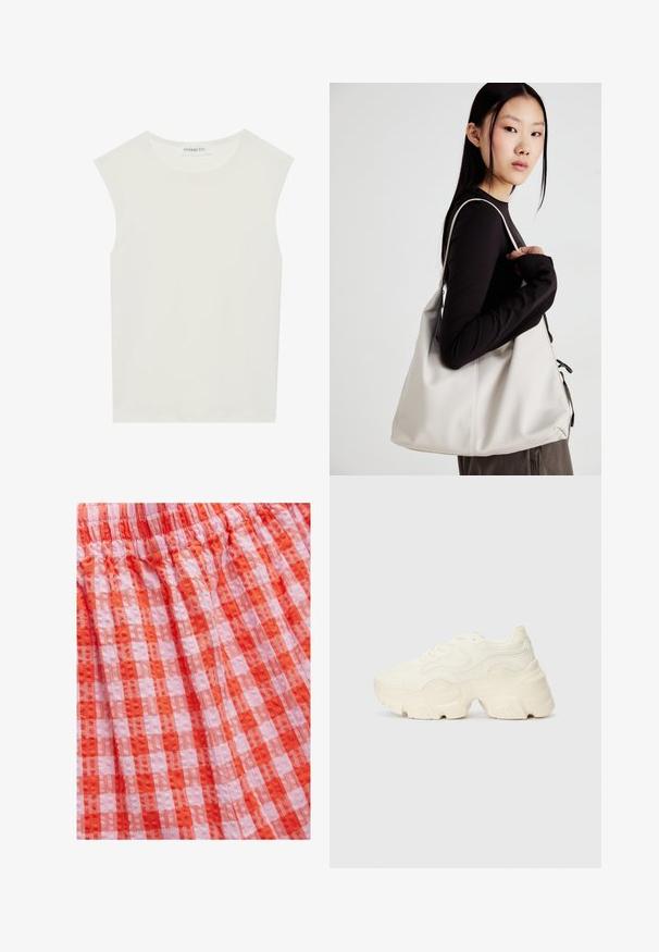 Valkoinen hihaton paita, jossa on pyöreä kaula-aukko. Valmistettu sileästä kankaasta, siinä on rento istuvuus ja minimalistinen muotoilu. Ei kuvioita tai koristeita.; Punainen ja vaaleanpunainen ruudullinen kangas, jossa on teksturoitu pinta, ja joka esiintyy kerättyyn vyötäröön ja laskostettuun muotoiluun. Materiaali näyttää kevyeltä ja hengittävältä.; Paksut valkoiset lenkkarit, jotka on valmistettu teksturoidusta verkosta ja synteettisistä materiaaleista. Kenkäparissa on paksu pohja ja monimutkaisat kuviohuokoset sivuilla.; Beige laukku, joka on valmistettu pehmeästä materiaalista, ja siinä on rento muotoilu, ommeltu yksityiskohtia ja kaksi olkahihnaa. Sopii päivittäiseen käyttöön.