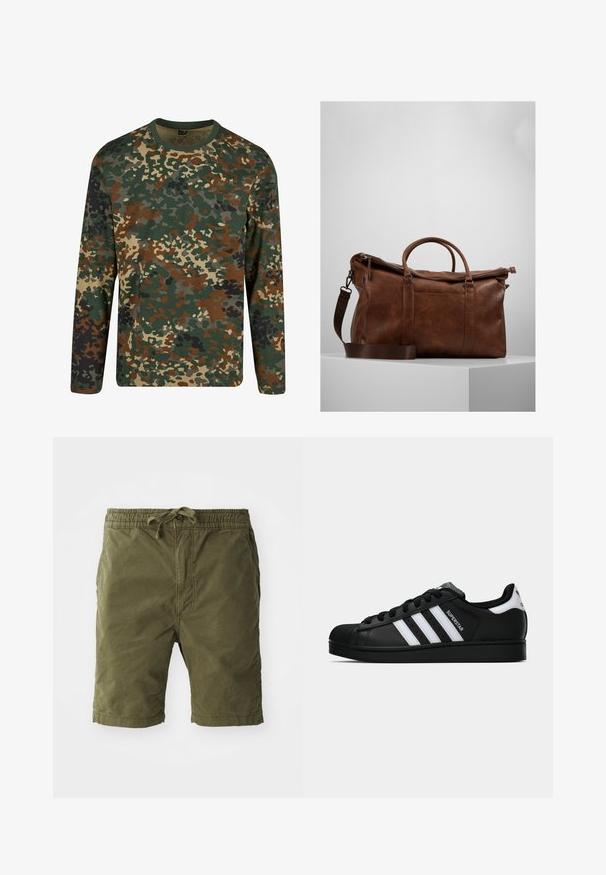 T-shirt à manches longues en camouflage vert, marron et beige avec un col rond. Présente un motif mélangé de taches et de textures irrégulières.; Shorts vert olive en tissu doux et texturé. Présentent une taille élastique avec cordon de serrage et des poches latérales.; Baskets Adidas Superstar noires avec rayures blanches, bout en coque, et texte "Superstar" sur le côté, montrées en profil sur fond blanc.; Sac de voyage en cuir marron avec fermeture éclair, doubles poignées, bandoulière réglable et motifs de texture visibles sur la surface.