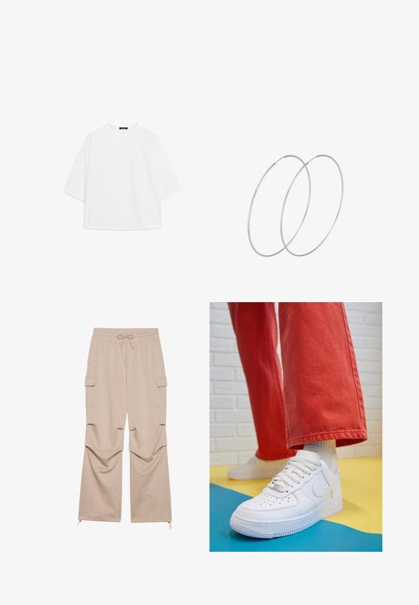 Weißes, übergroßes T-Shirt aus weichem Baumwollstoff. Mit kurzen Ärmeln, runder Ausschnitt und einem lässigen Schnitt ohne sichtbare Muster oder Akzente.; Beige Cargo-Hosen mit einem elastischen Bund, Kordelzug, zwei Seitentaschen und Reißverschlussbündchen, aus weichem, strukturiertem Stoff.; Weiße Leder-Sneaker mit perforiertem Zehenbereich, strukturiertem Sohlen und weißen Schnürsenkeln, kombiniert mit weiten roten Hosen und einem blauen und gelben Hintergrund.; Silberne Creolen mit minimalistischem Design. Rundform, glatte Oberfläche und dünnes Profil. Leichtgewichtig mit hochglänzender Oberfläche.