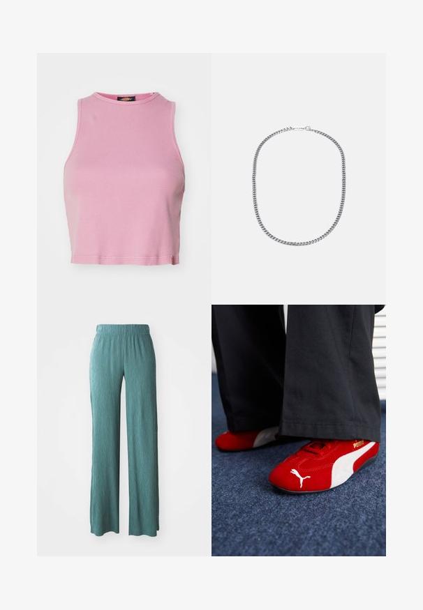 Roosa ribaga lühike topp ümmarguse kaeluse ja lühikeste varrukateta disainiga. Omab hemii, mis lõpeb just vöökoha kohal.; Heled sinine, laiad püksid, mis on valmistatud tekstureeritud kangast, millel on elastne vöökoht, omades vabalt langetatud lõike ja sirget lõiget.; Punased sametist tennisetossud valgete detailidega, iseloomulik materjal, ümmargune varvas ja külgsuunas kuldne logo, kantud mustade pükstega.; Hõbedane metallist kettkaelakee, millel on paksud, omavahel seotud lingid, poleeritud pind ja väike klamber brändingu detailiga.