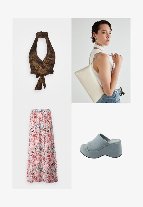 Ruda halterio viršūnė su giliu V formos iškirpimu ir apvyniojimo dizainu, puošta gėlių raštais ir tekstūruotu audiniu; surišama ties juosmeniu.; Gėlėta maxi sijonas, elastinga juostos juosta, turi daugiakultūrę paisley raštą su raudonais, mėlynais ir juodais akcentais šviesiame fone.; Šviesiai mėlynas platforminis skaidrus sandalų modelis su nusitrynusia audinio viršūne, atviru pirštu, stori, apvalūs padukai ir tekstūruota pilka padas.; Balta, stačiakampio formos rankinė pagaminta iš blizgaus medžiagos, su sidabriniu virvute. Modelis pozavo, demonstruodamas rankinę prieš paprastą foną.