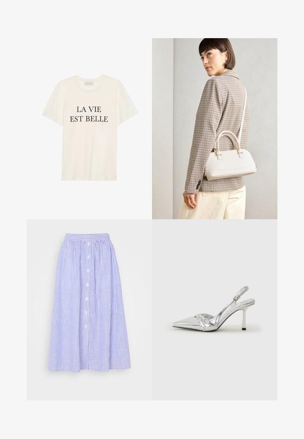 Majica od kremaste pamučne tkanine s kratkim rukavima i okruglim izrezom. Na prednjoj strani se nalazi crni natpis "LA VIE EST BELLE" u centru.; Svijetloplava i bijela prugasta suknja srednje dužine, sa naboranim strukom, prednjim kopčanjem na dugmad i suptilnom teksturom.; Srebrna slingback salonska cipela s oštrim prstom, metalik završnom obradom, dva dekorativna remena i vitkim potplatom s crnim vrhom.; Bijela strukturna torba s kratkim ručkama i remenom za rame, s zlatnim metalnim detaljima i teksturiranim materijalom, prikazana na sivoj pozadini.