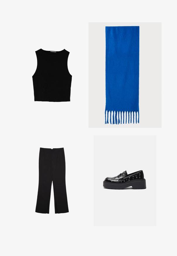 Čierny bezrukávový crop top vyrobený z hladkej tkaniny, so zaobleným výstrihom a čistým, jednoduchým dizajnom bez vzorov alebo kovania.; Čierne nohavice so strihom rovného strihu, s prednými vreckami a bočnými rozparkami na leme. Vyrobené z mäkkej, hladkej tkaniny. Vhodné na rôzne príležitosti.; Čierne kožené mokasíny so striebornými klincami, s robustnou platformou a širokým remienkom cez priehlavok. Hladký povrch, zaoblený tvar.; Modrý šál s franjami vyrobený z mäkkej tkaniny; má jednofarebný dizajn s textúrovaným povrchom a rovnomerne strihanými franjami na spodnej strane.