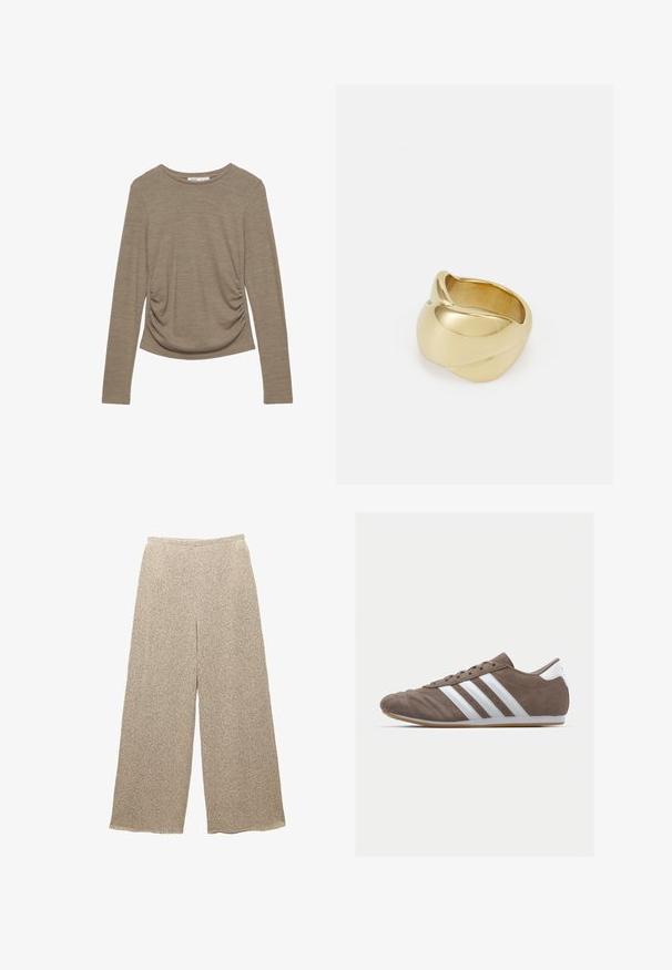 Lange mouwen, neutraal beige top met een ronde halslijn en een ruchingdetail aan de zijkant. Gemaakt van zachte, textuurstof.; Beige wijde broek van een gestructureerde stof met een subtiel patroon. Heeft een relaxte tailleband en een losse pasvorm, wat comfort en gemak biedt.; Bruine suède sportschoen met witte strepen, ronde neus, vetersluiting en gumrubberen zool. Gestructureerde bovenkant met stikseldetails.; Gouden ring met een glad, gedraaid ontwerp. Heeft een gepolijste oppervlakte en rondingen, wat een naadloze, vloeiende vorm creëert.