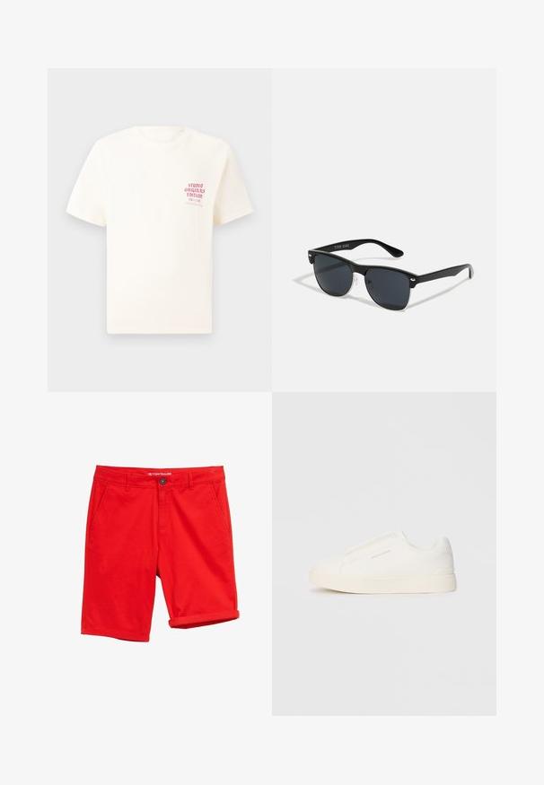 Bela majica s kratkimi rokavi z rdečim napisom "Studio Originals Edition" na levi strani prsnega koša, prikazana na nevtralnem sivo backgroundu.; Rde kratke hlače iz bombaža z ravnim sprednjim delom, dvema stranskima žepoma in enim hrbtnim žepom. Zavihki na robu hlač in gumbasto zapiranje.; Bele zapete brez vezalk z teksturirano površino, debelim podplatom in minimalističnim dizajnom. Na strani se nahaja logotip blagovne znamke.; Črne sončne naočare pravokotne oblike, temna leča, srebrni detajli na ušesih in mat površina na okvirju.