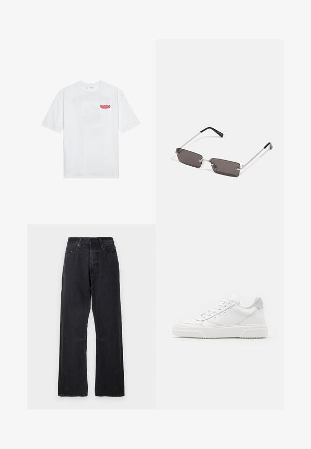 Fehér pamut póló, rövid ujjakkal, kerek nyakkal, elöl piros grafikus felirattal: "ÍZLETES FRESKÉLŐ GYÜMÖLCS".; Fekete farmer széles szárú nadrág magas derékkal, öt zsebes kialakítással és finom textúrájú részletekkel. Gombos és cipzáras záródással rendelkezik.; Fehér bőr sportcipő sima felülettel, kerek orral, lapos fűzőkkel és textúrált talppal. Szürke velúr díszítés a saroknál.; Napszemüveg téglalap alakú, sötétszürke lencsékkel, ezüstszínű fémkerettel és fekete műanyag végű szárakkal. Könnyű kivitel, orrpárnákkal.