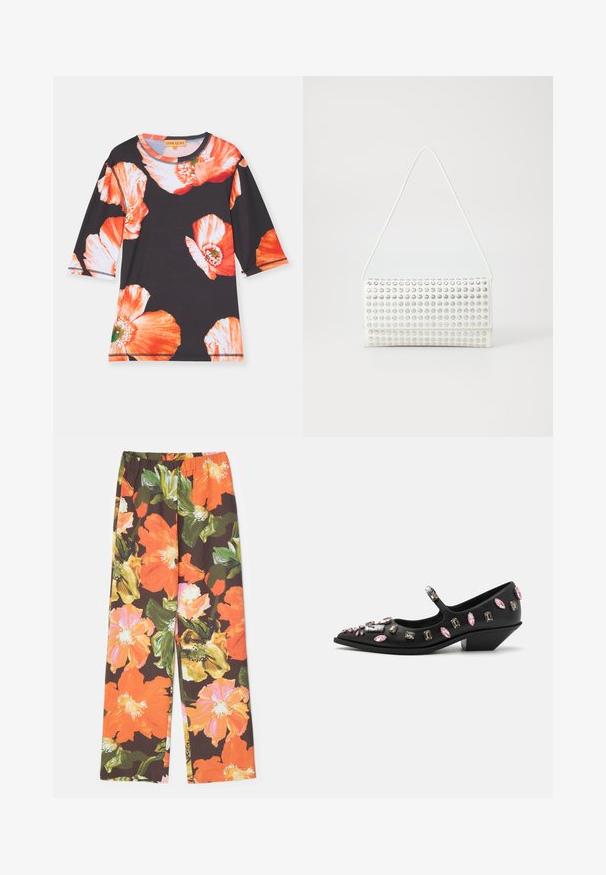 Černé tričko s tříčtvrtečními rukávy, ozdobené velkými červenými a oranžovými květinovými vzory. Měkká tkanina s kulatým výstřihem a kontrastním lemem.; Stine Goya FATOU STRUCTURE STRETCH - Kalhoty - summer night; Černá kožená botička ve stylu Mary Jane s špičatou špičkou, zdobená různě tvarovanými kameny v růžové a čiré barvě, s nízkým klínovým podpatkem.; Bílá kabelka zaobleného tvaru s texturovaným povrchem pokrytým stříbrnými cvoky. Má tenký popruh na rameno a elegantní zapínání.