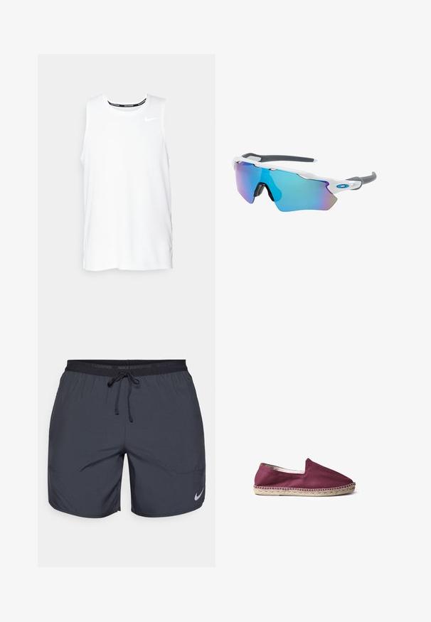 Top da corsa Nike senza maniche di colore bianco, con scollo rotondo, texture liscia e logo Nike nero sulla parte superiore sinistra del petto.; Shorts da corsa Nike di colore grigio scuro, con cintura elastica e cordino, e un accento di logo argento sulla parte inferiore della gamba destra.; Toni Pons MONTGRI - Scarpe senza lacci - bordeaux; Occhiali da sole con montatura bianca, dettagli grigi e lenti a specchio blu. Design sportivo, forma avvolgente e naselli regolabili.