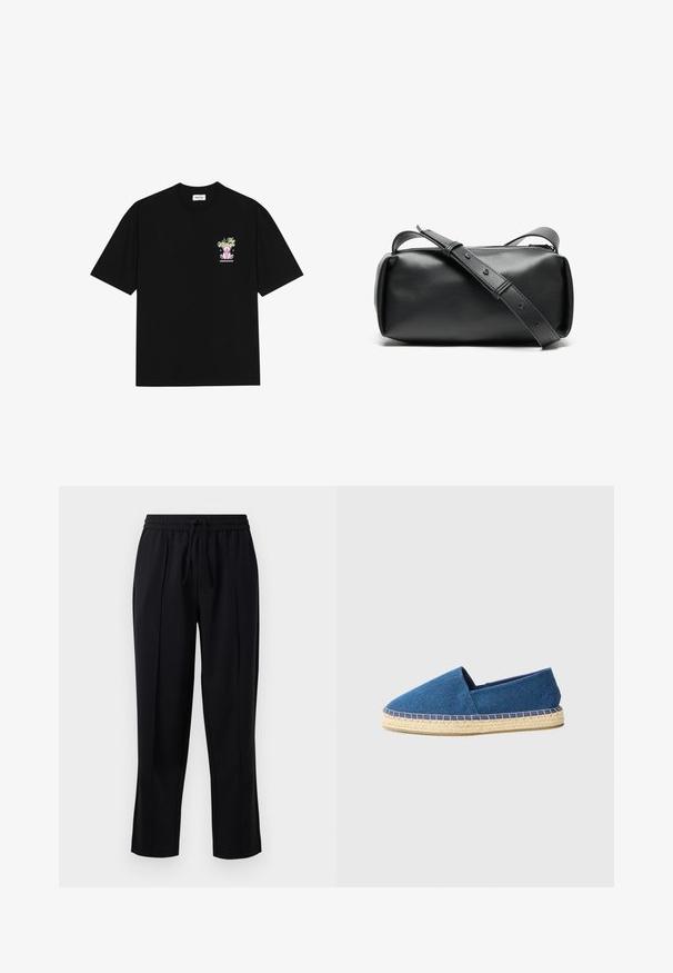 Crna pamučna majica s kratkim rukavima i okruglim izrezom, s šarenim grafičkim prikazom na lijevoj strani prsnog dijela, koji prikazuje teddy medvjedića i stilizirani tekst.; Crne hlače izrađene od mekog, laganog materijala. Imaju elastičnu traku u struku s vezicom, ravne nogavice i prednje nabore.; Plave platnene espadrile zatvorenog prsta, sa jute potplatom i ušivenim rubom. Glatka tekstura tkanine i dizajn s niskim profilom.; Crna kožna torba za crossbody s cilindričnim oblikom, zatvaranjem na patentni zatvarač i podesivim remenom. Glatka tekstura s minimalističkim dizajnom.