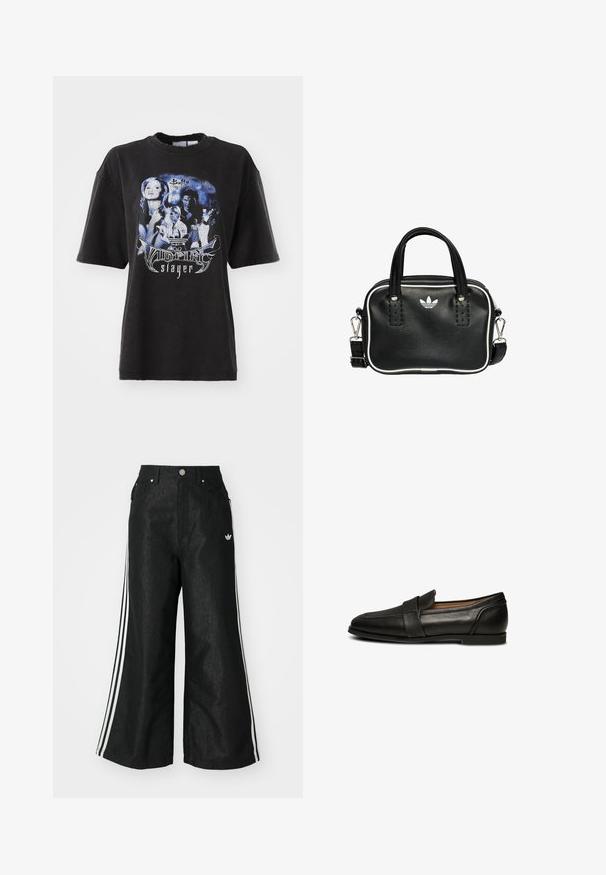 Crni oversized majica od pamuka, s grafičkim printom u plavim tonovima koji sadrži slike i tekst vezane uz "Buffy the Vampire Slayer."; Crne široke traper hlače s tri bijele pruge sa svake strane i malim bijelim logom. Ima prednje džepove i preklop s gumbom.; Crne kožne loferice s glatkom teksturom, ukrašene šavom i niskim gumiranim potplatom. Model s lako kliznim dizajnom i prednjom trakom.; Crna kožna torba s dva kratka ručka, srebrnim detaljima, bijelim naglascima i bijelim logotipom. Ima teksturiranu površinu i kompaktni dizajn.