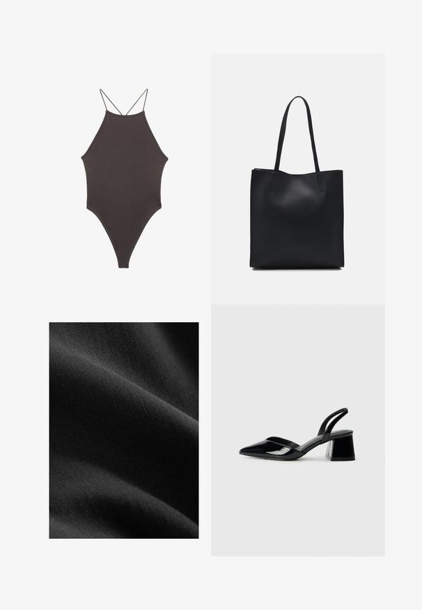 Bruine, hoge hals ééndelige zwempak met dunne, verstelbare schouderbandjes; beschikt over een hoge beenuitsnijding en een gladde textuur. Geen patronen of versieringen.; Zwarte stof met een gladde, matte textuur, met subtiele variaties in tint en vezel, gedrapeerd om zachte rondingen en diepte te onthullen.; Zwarte gepatineerde leren slingback hakken met een spitse neus en een geometrische blokhak. Kenmerkt zich door een slank, minimalistisch ontwerp en een gladde textuur.; Zwarte leren handtas met een gladde textuur, rechthoekige vorm en twee lange handvaten. Geen zichtbare hardware of versieringen.