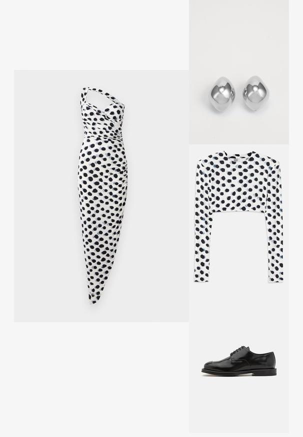 Afskåret langærmet top i strækbart hvidt stof med et design af sorte polka prikker, som har en glat overflade og rund halsudskæring.; Hvid kjole med én skulder, prydet med sorte prikker og en kropsnær pasform med samlede detaljer langs siden.; Sorte læderherresko med en poleret finish, rund tå, snørelukning, kontrasterende sål og minimalistiske syninger.; Sølvmetal øreringe med en glat, afrundet form, der har en poleret overflade og reflekterende finish. Minimalistisk design uden udsmykninger.