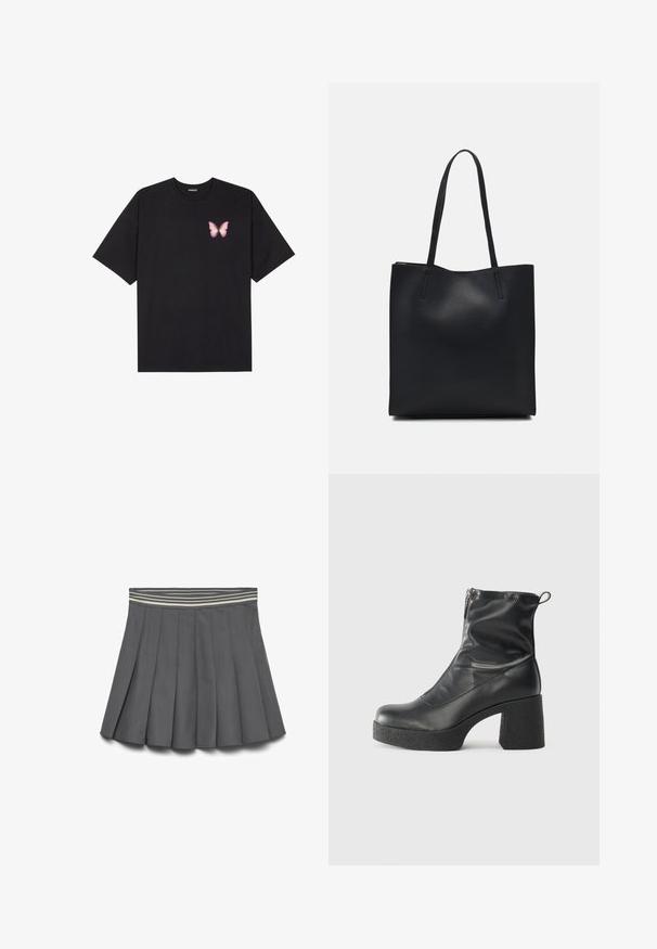 Juodas medvilnės marškinėliai trumpomis rankovėmis, su maža rožine drugelio grafika kairėje krūtinės pusėje. Apvalus kaklo iškirpimas, laisvas kirpimas.; Tamsiai pilka klostuota sijonas su dryžuota elastine juosta šviesiomis ir tamsiomis spalvomis, išklotas ant baltos fono.; Juodos kulkšninių botai, pagaminti iš lygaus odos, su šoniniu užtrauktuku, masyviu tekstūruotu kulnu ir apvaliu pirštu.; Juodas odinis tote krepšys su lygia tekstūra, stačiakampio formos ir dviem ilgais rankenomis. Matomų metalinių detalių ar puošybos nėra.