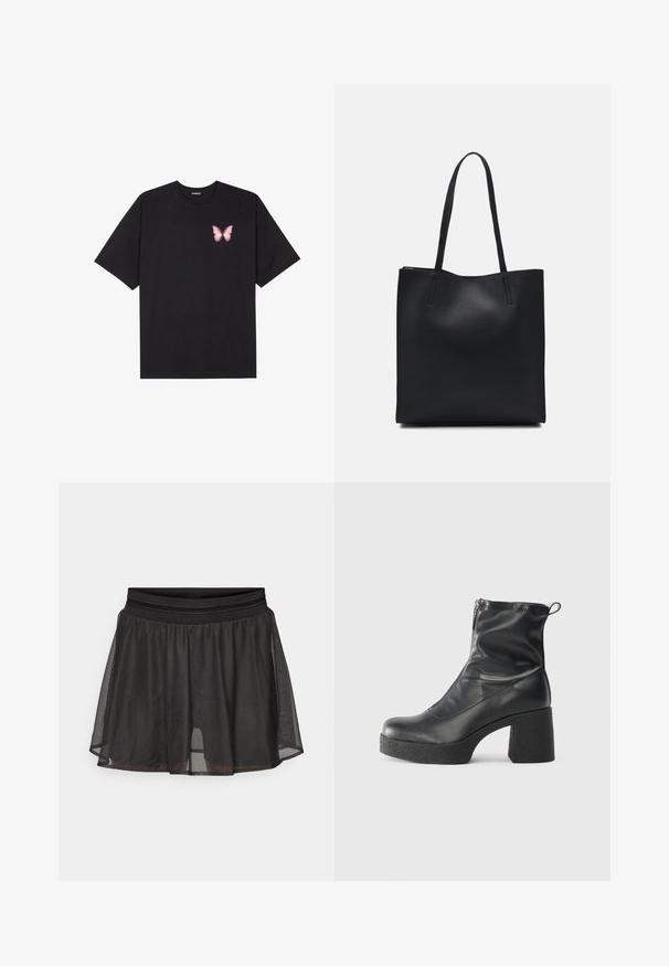 Fekete pamut póló rövid ujjakkal, bal mellkason egy kis rózsaszín pillangó grafikával. Kerek nyakú kialakítás, laza fazonnal.; Puma PAMELA REIF 2 IN 1 SKORT - Sportszoknya - black; Fekete bokacsizmák sima bőrből, oldalsó cipzárral, vastag, texturált sarkú és lekerekített orrú dizájnnal.; Fekete bőrtáska sima felszínnel, téglalap alakú, két hosszú füllel. Nincs látható fémkiegészítő vagy díszítés.