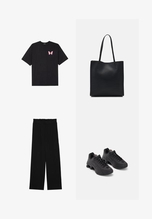 Černé bavlněné tričko s krátkým rukávem, na levém prsou s malou grafikou růžové motýlky. Design s kruhovým výstřihem a volným střihem.; Černé široké nohavice s volánkovým pasem, které mají dvě boční kapsy a hladkou, lehkou tkaninu. Žádné viditelné vzory ani kovové prvky.; Černé sportovní boty s hladkým syntetickým svrškem, texturovanými detaily, šněrovacím designem a viditelným odpružením na patě.; Černá kožená taška přes rameno s hladkým povrchem, obdélníkovým tvarem a dvěma dlouhými uchy. Žádné viditelné kování ani ozdoby.