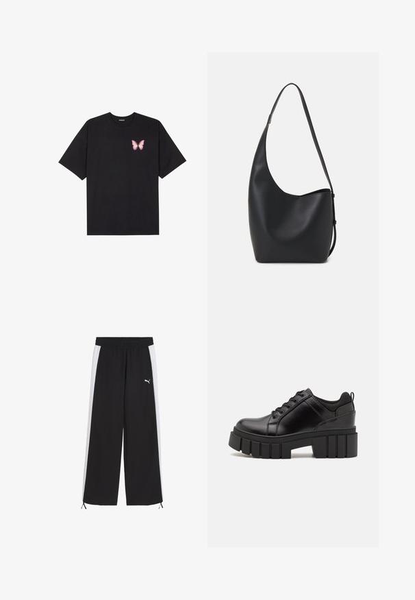 Schwarzes Baumwoll-T-Shirt mit kurzen Ärmeln, das ein kleines pinkes Schmetterlingsmotiv auf der linken Brust zeigt. Crewneck-Design mit einem entspannten Schnitt.; Schwarze Sporthose mit weißen Seitenstreifen, elastischem Taillenbund und Kordelzug detail am Saum. Verfügt über ein kleines weißes Logo.; Schwarze Lederplateauschuhe mit klobigem Blockabsatz, runder Zehenpartie und traditionellem Schnürdesign. Verfügt über eine glatte Textur und minimale Details.; Schwarze Leder-Hobo-Tasche mit einer glatten Textur, geschwungener Form und einem einzelnen verstellbaren Tragegurt; verfügt über eine weite Öffnung am oberen Ende.