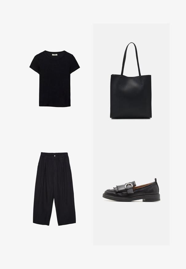 Svart t-shirt med kort ärm, tillverkad av mjukt tyg. Har en klassisk rund halsringning och en avslappnad passform. Inga mönster eller detaljer synliga.; Svarta polyester culottbyxor med elastisk midja, två framfickor och en lös silhuett. Inga synliga mönster eller hårdvarudetaljer.; Pavement MATILDA - Slip-ins - black; Svart lädertoffelväska med slät textur, rektangulär form och två långa handtag. Ingen synlig hårdvara eller dekorationer.