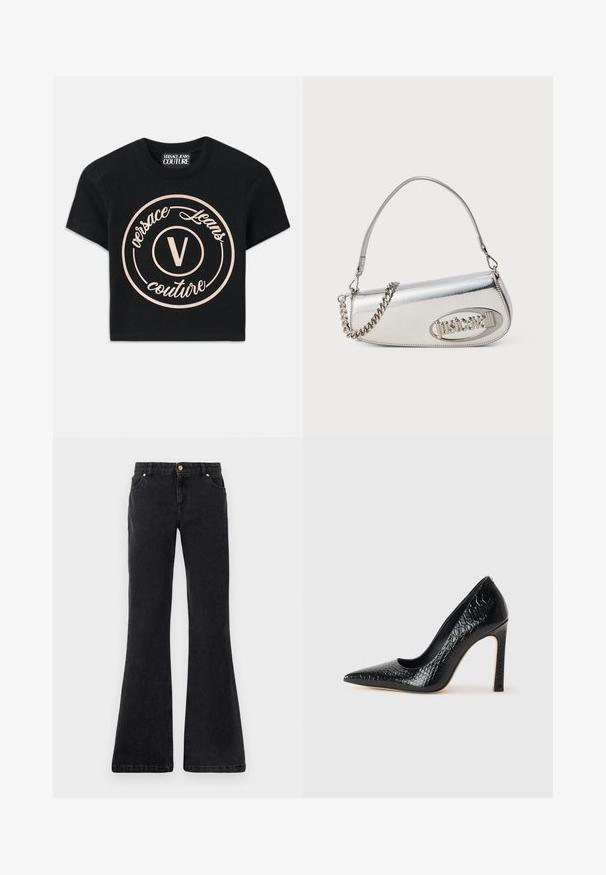 Svart bomull t-skjorte med en stor beige sirkulær logo med "Versace Jeans Couture" og et sentralt "V" i en elegant skrifttype. Korte ermer.; Sorte, utsvingte denimjeans med fem lommer, frontknapplukking og kontraststing. Stoffet har en glatt tekstur.; Sorte spiss-tå høye hæler med krokodilleskinn tekstur, har et elegant design, høy stiletthæl og glatt svart interiør.; Sølv metallisk håndveske med en rundet trekantform, preget av en logo, kjedehåndtak og glatt tekstur. Glidelåslukking på siden.