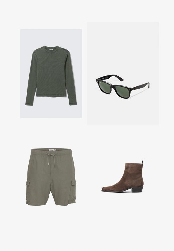 Langärmliges, geripptes Oberteil in Dunkelgrün mit Rundhalsausschnitt und geradem Saum. Hergestellt aus weichem Stoff, mit minimalen Nähten und ohne erkennbare Muster.; Cargo-Shorts aus olivgrünem Stoff, mit einem Kordelzugbund, Seitentaschen und einem leichten, strukturierten Material.; Braune Wildleder-Stiefelette mit spitzem Kopf, niedrigem Blockabsatz und einer Anziehhilfe an der Rückseite für ein einfaches An- und Ausziehen. Glatte Textur und schlichtes Design.; Schwarze Plastiksonnenbrille mit grünen Gläsern, quadratischen Rahmen, silbernem Akzent auf der Augenbraue und strukturierten Bügeln. Angegebene Marke auf dem inneren Bügel.