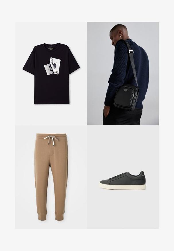 Črna bombažna majica s kratkimi rokavi z grafičnim tiskom igralskih kart in ilustracijo spredaj, okroglim ovratnikom.; Svetlo rjavi jogger hlače z elastičnim pasom, belimi in rjavimi vrvicami, stranskimi žepi in zategnjenimi gležnji na beli podlagi.; Črne usnjene superge z nizkim profilom, okroglo špičko in vezalkami; vsebujejo teksturiran gumijast podplat in detajl z logotipom na peti.; Črna usnjena torba čez ramo z zadrgo, detajlom logotipa in nastavljivim trakom s znamko. Nosi se ob teksturirani mornarsko modri pulover.