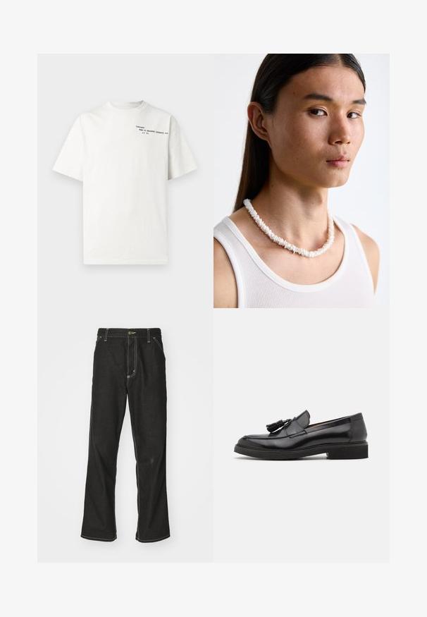 Bijela pamučna majica kratkih rukava, okruglog izreza, s crnim tiskanim natpisom na prsima na kojem piše "Carhartt Work in Progress 1989."; Crne traperice s opuštenim krojem, s kontrastnim bijelim šavovima, zakovicom za zatvaranje i ravnim nogavicama.; Crne kožne mokasine s detaljem na resicama, zaobljenim vrhom i teksturiranom potplatom. Imaju glatku završnu obradu i minimalistički dizajn.; Bijela ogrlica od školjki sastavljena od nepravilnih oblika, nošena preko uskog bijelog topa. Glatka tekstura s suptilnim sjajem, blizu tijela prilagođen dizajn.