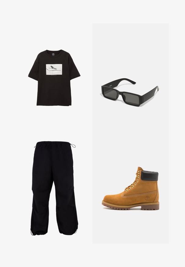 Čierne bavlnené tričko s krátkymi rukávmi, s bielou obdĺžnikovou grafikou muchy na tenkej čiare, minimalizované značenie pod obrázkom.; Čierne, voľné cargo nohavice s elastickým pásom a nastaviteľnou šnúrkou. Obsahujú zipsové vrecká a manžety na členkoch.; Tyrkysové semišové členkové topánky s čiernym polstrovaným golierom, zlatými kovovými očkami, bielym prešívaním a robustnou gumovou podrážkou s výraznými drážkami.; Čierne slnečné okuliare s obdĺžnikovými šošovkami, matný plastový rám a rovné hrany. Obsahujú logo značky na vnútornej strane ramenka.