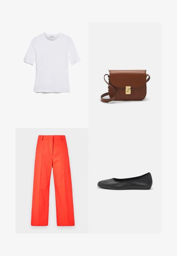 Weißes kurzärmliges T-Shirt aus geripptem Stoff. Runder Halsausschnitt, normale Passform und dezente Nähte. Keine Muster oder Grafiken.; Rote weite Hosen mit gefaltetem Vorderteil, aus leichtem Stoff, mit einem taillierten Bund und geradem Saum.; Schwarze Leder-Ballettschuhe mit abgerundeter Spitze, glatter Textur, minimalen Nähdetails und einem flexiblen Sohlen-Design.; Braune Ledertasche mit Klappenverschluss, Beschlägen in Goldfarbe, einem Schultergurt und einer glatten Oberfläche. Kompakte rechteckige Form.