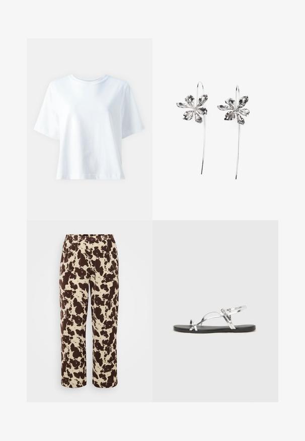 Fehér pamut póló kerek nyakkivágással, rövid ujjakkal, laza szabással és sima felülettel. Nincsenek látható minták vagy díszítések.; Barna és krémszínű mintás melegítőnadrág, rugalmas derékkal és egyenes lábszárral, puha, könnyű anyagból készült.; Ezüst fémes szandálok minimális kialakítással, vékony pántokkal és fekete lapos talppal. Kiemeli a keresztpántos díszítést.; Ezüst virágformájú fülbevalók, texturált felülettel, hosszú akasztókkal és szirmokra hasonlító részletekkel az összetett dizájn érdekében.