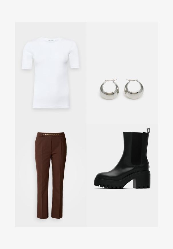 Hvit kortermet t-skjorte laget av bomull. Har en rund halslinning og en glatt tekstur, med minimal søm synlig i sømmen.; Brune skreddersydde bukser med en glatt tekstur, med en gullkjedeaksent i midjen og rett ben-design.; Sorte lær ankelstøvle med rund tå, chunky plattformsåle og mesh-sider. Har en pull-tab for enkel påføring.; Sølvmetalløreringer med en glatt, skinnende overflate og et strukturert, rundet design. Har en hengslet lås for sikker bruk.