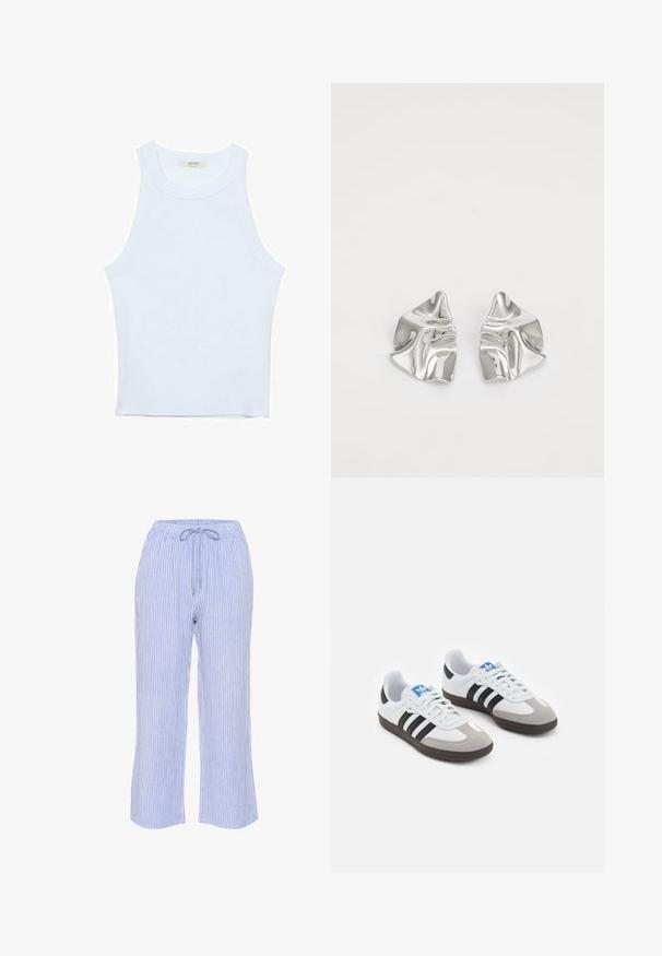 Hvid tanktop, ribbet tekstur, rund halsudskæring, ærmeløs design, tætsiddende form, diskret branding på mærket inden i kraveområdet.; Blå og hvide stribede bukser lavet af letvægtsstof, med en elastisk talje og snøre samt lige ben-design.; Sportsko med en overdel i hvid læder, grå ruskind på tåen og tre sorte striber. Har et blåt logo på tungen og en struktureret gummisål.; Sølvmetal øreringe med et bølgende, skulpturelt design, der har en poleret overflade og uregelmæssige former, hvilket fremhæver en moderne æstetik.