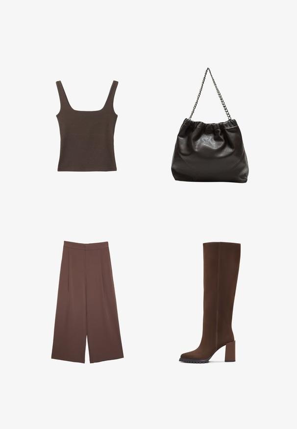 Hnědý bezramínkový top se čtvercovým výstřihem vyrobený z měkké, elastické tkaniny. Má přiléhavý design a ploché švy.; Hnědé široké kalhoty s hladkou texturou, vysokým pasem a předními záhyby. Materiál je lehký a volně splývá.; Hnědé kozačky do výšky kolen vyrobené z měkké tkaniny, s čtveratou špičkou, blokovým podpatkem a texturovanou gumovou podrážkou. Čisté linie bez ozdob.; Hnědá kožená taška se sbíraným vrškem a řetízkovým popruhem. Hladký povrch s lesklým finišem a jemným švem na bocích.