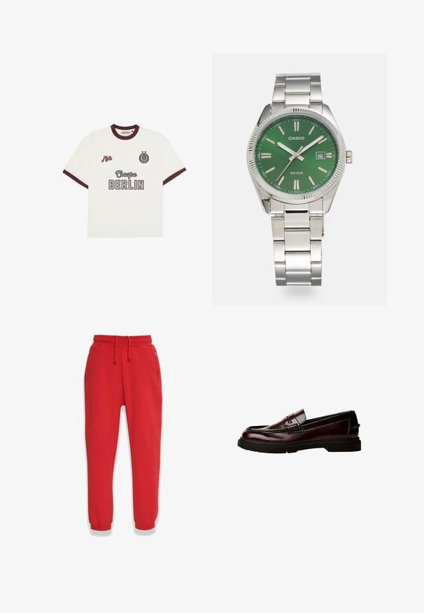 Biała koszulka z krótkim rękawem z bordowym wykończeniem, napis „Escape BERLIN” na środku przodu, „Mitte” na lewej piersi oraz okrągły emblemat z dwiema gwiazdami na prawej piersi.; Czerwone dresowe spodnie z miękkiego materiału, z elastycznym paskiem w talii ze sznurkiem, bocznymi kieszeniami i zwężanymi nogawkami.; Brązowe skórzane loafersy z zaokrąglonym noskiem, detalicznym przeszyciem i gumową podeszwą. Posiadają dekoracyjną taśmę oraz gładką fakturę.; Srebrny zegarek ze stali nierdzewnej z okrągłą zieloną tarczą, srebrnymi znacznikami godzin, wyświetlaczem daty i metalową bransoletą. Wodoszczelny do 50 metrów.