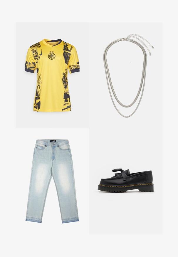 Tricou de fotbal galben cu modele abstracte negre, cu mâneci scurte și decolteu în V. Prezintă un logo în centru și un guler contrastant.; Pegador BARROW - Blugi loose fit - sand washed blue; Mocasini din piele neagră cu un accent ciufulit, având o talpă groasă neagră și cusături galbene pe margine. Finisaj texturat.; Colier din metal argintiu în trei straturi, cu lanțuri elegante și flexibile, cu un ușor luciu, asigurat cu un închizător de tip homar și un lanț ajustabil.