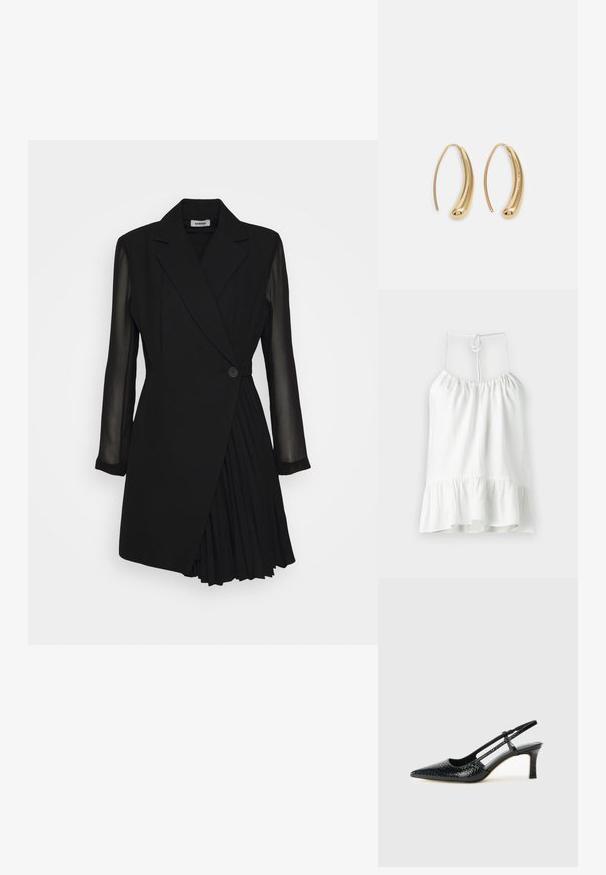 Biała bluzka bez rękawów z lekkiego materiału. Posiada marszczony dekolt i rozkloszowany, falbaniasty dół. Zawiązywana z tyłu na węzeł.; Czarna dopasowana sukienka z żakietowym górnym krojem, przezroczystymi długimi rękawami, zapięciem na jeden guzik oraz plisowanym detalem spódnicy.; Czarne lakierowane czółenka na obcasie typu slingback z wąskim noskiem, z teksturowanym wzorem wężowym, regulowanym paskiem oraz krótkim, teksturowanym obcasem w kształcie słupka.; Czarna skórzana torba na ramię z dwoma przednimi kieszeniami, złotymi klamrami, zamkiem błyskawicznym i cienkim paskiem. Teksturowana powierzchnia i kompaktowy prostokątny kształt.; Złote metalowe kolczyki w kształcie obręczy o zakrzywionym, wydłużonym kształcie. Posiadają gładką, błyszczącą powierzchnię oraz zaokrąglony koniec dla dodatkowego efektu.