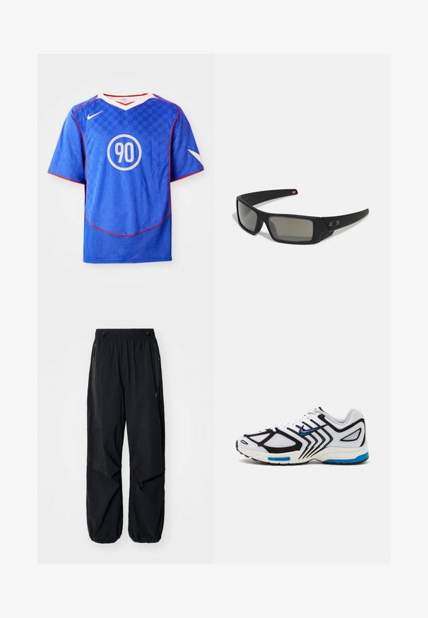 Niebieska koszulka piłkarska Nike z wzorem w kratkę, krótkie rękawy, dekolt w szpic, białe akcenty oraz centralna okrągła grafika z napisem „90”.; Czarne, lekkie spodnie cargo z elastycznym pasem, bocznymi zamkami błyskawicznymi i pojemnymi kieszeniami. Charakteryzują się luźnym krojem i zwężanymi mankietami.; Białe buty sportowe z czarnymi akcentami, siateczkowymi panelami i niebieskimi detalami. Posiadają teksturowaną podeszwę i smukłe linie designu.; Czarne okulary przeciwsłoneczne z matowym wykończeniem, prostokątne soczewki, lekko wygięte zauszniki, subtelny detal z logo oraz szkła w odcieniu dymnym.
