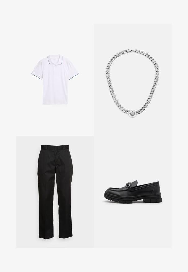 Fehér pamut póló, klasszikus gallérral, rövid ujjakkal, tengerészkék díszítéssel a galléron és az ujjvégeken.; Fekete nadrág sima anyagból, egyenes szárú kialakítással, övhurkokkal és két oldalsó zsebbel. Klasszikus megjelenés díszítések nélkül.; Fekete bőr mokaszín, lekerekített orral, díszes pánttal és fém kiegészítővel, valamint vastag, texturált talppal. Simább felület, finom részletezéssel.; Ezüst lánc nyaklánc, vastag gyűrűkkel és középen egy részletes díszítéssel ellátott kör alakú medállal. Simára polírozott, fényes fémfelület.