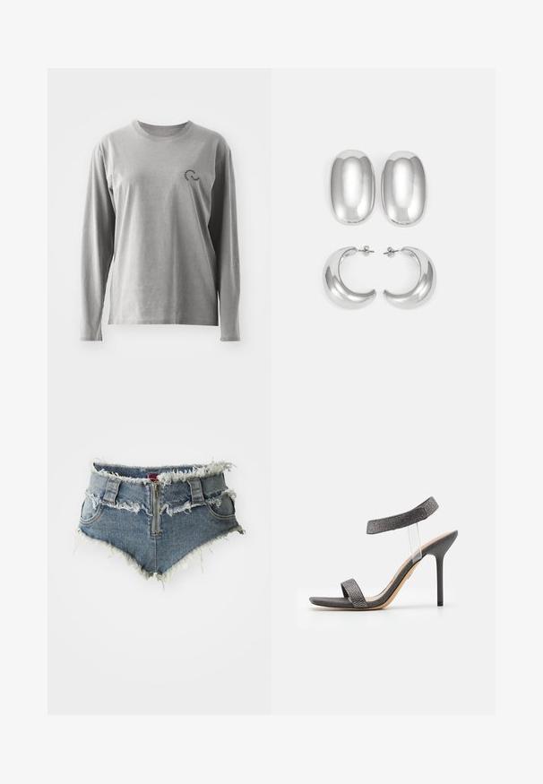 Langärmliges graues Baumwollhemd mit Rundhalsausschnitt und kleinem schwarzen Logodetail auf der linken Brust. Weicher Stoff, lässige Passform.; Denim-Shorts mit fransigem Saum, hoher Taille, Reißverschluss vorne und zwei vorderen Taschen. Das Material ist ein verblasstes blaues Denim mit abgenutzten Details.; Schwarze High-Heels-Sandale mit einem transparenten Riemen, strukturiertem Obermaterial und schmalem Stiletto-Absatz. Verfügt über ein breites Vorderband und schimmernde Akzente.; Silberfarbener Ohrring-Satz: zwei ovale Stecker und zwei halbmondförmige Creolen, mit einer glänzenden, glatten Oberfläche und einem abgerundeten Design.