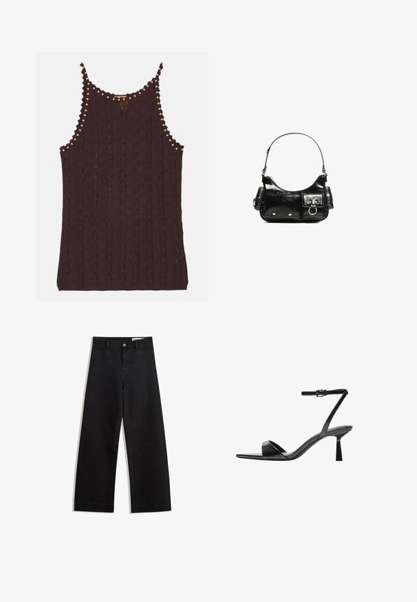 Stickad vinröd linne med ett diamantmönster, vågiga kanter och ljusa träpärlor som dekoration längs axelbanden.; Svarta vida denimbyxor med hög midja, med fram- och bakfickor, sydda sömmar och knappstängning. Slät textur.; Bershka Sandaletter - black; Svart lackläderhandväska med en rundad form, en axelrem, framfickor och detaljer i silverfärg.