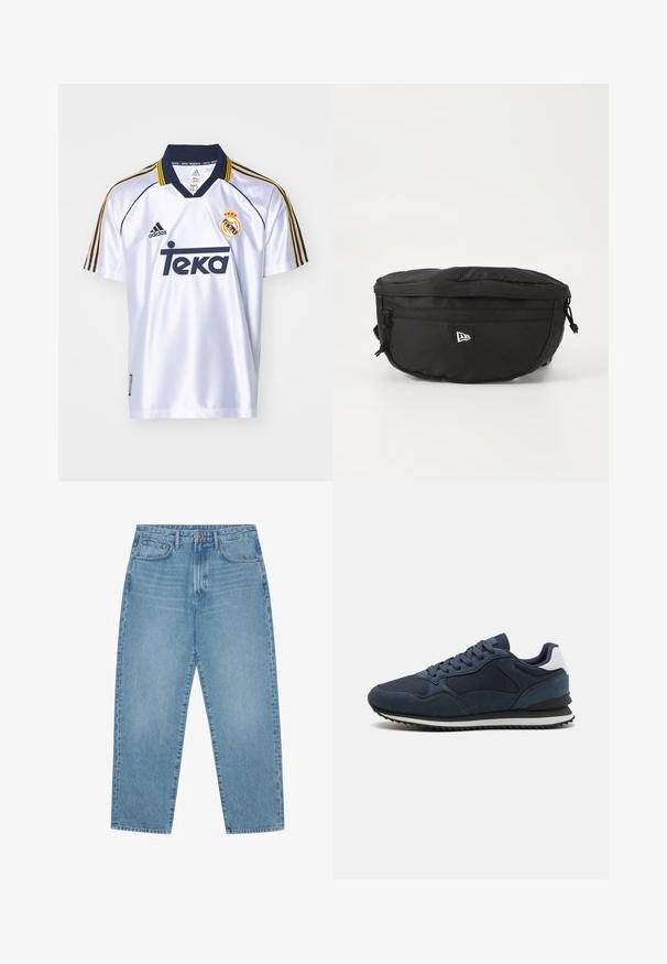 Weißes Fußballtrikot mit navyfarbenem Kragen und Akzenten. Verfügt über drei schwarze Streifen an den Schultern und ein großes blaues "Teka"-Logo.; Hellblaue Jeans im weit geschnittenen Stil mit hoher Taille, ausgestattet mit fünf Taschen, Gürtelschlaufen und einer weichen, leicht verblassten Textur.; Marineblaue Sneakers aus einer Kombination von Wildleder und Mesh-Materialien, mit flachen Schnürsenkeln, einem weißen Absatzakzent und einer strukturierten schwarzen Gummisohle.; Schwarze Bauchtasche aus Nylon; verfügt über eine vordere Reißverschlusstasche, einen verstellbaren Riemen und ein Logopatch. Rundliche Form mit glatter Textur.