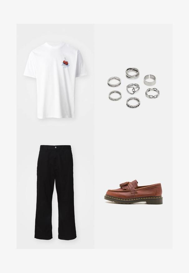 Valge puuvillane T-särk, millel on punane kirsi graafika koos roheliste lehtede ja sinise tekstiga vasakul rinnal. Lühikesed varrukad ja ümmargune kaelus.; Mustad laiad mustad püksid, mis on valmistatud puuvilla segust, esitavad nupu sulgemise ja otsekärpe, minimaalselt nähtava õmblusega.; Pruunist nahast mokassiind, millel on pompooni aksessuaarid, tekstureeritud pind ja kontrastne kollane õmblus musta kummitald alusel. Küljepilt.; Seitsme hõbesõrmuse komplekt, millel on erinevad kujundid, sealhulgas keerdunud, seotud ja graveeritud mustrid. Erinevad kujundid ja laius.