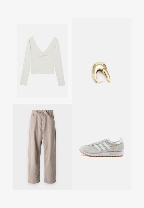 Hosszú ujjú, krémszínű felső mély V-nyakkal és elöl csomózott részlettel, textúrált anyagból készült és rövidített fazonú.; Beige bordás nadrág laza fazonnal, állítható derekkal, két elülső zsebbel és függőleges bordázott textúrával.; Világosszürke sportcipő velúr és hálós anyagból, három fehér csíkkal, kerek orral és gumi talppal. Arany logó dísz a fűzők közelében.; Aranyszínű fém fülbevaló, elegáns, ívelt formával. Különleges hegyes alak, fényes felszín és zsanéros záródás jellemzi.