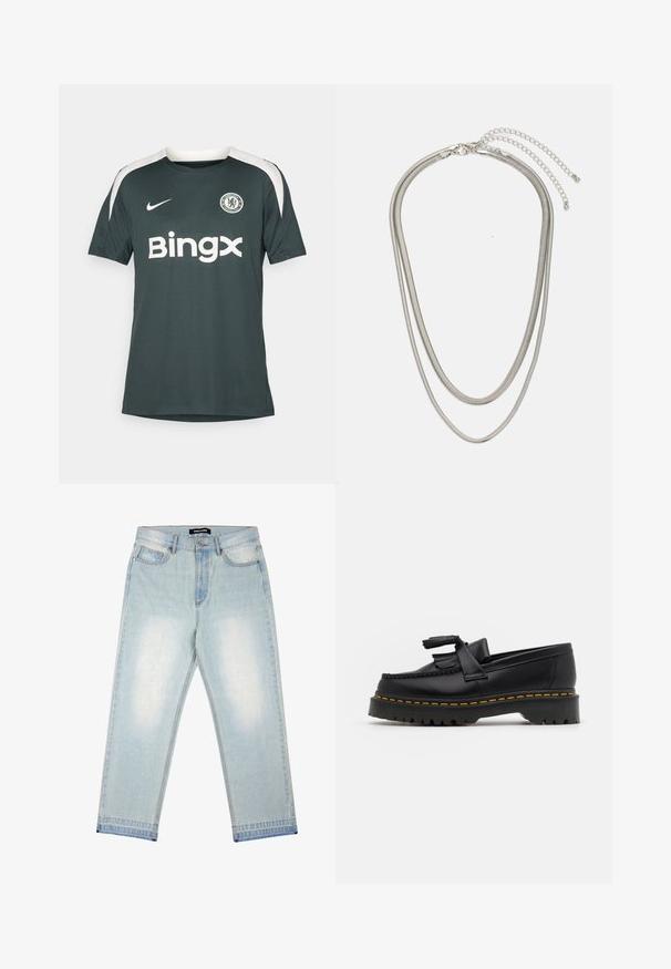Donkergroen voetbalshirt gemaakt van ademend materiaal, met witte accenten op de schouders, een ronde Chelsea-logo en een "Bingx"-logo in het wit.; Pegador BARROW - Wijde jeans - sand washed blue; Zwarte leren loafers met een franjesaccent, voorzien van een dikke zwarte zool en gele stiksels langs de rand. Gevoelige afwerking.; Driedelige zilveren metalen halsketting met slanke, flexibele kettingen met een lichte glans, beveiligd met een karabijnhaak en een verstelbare ketting.