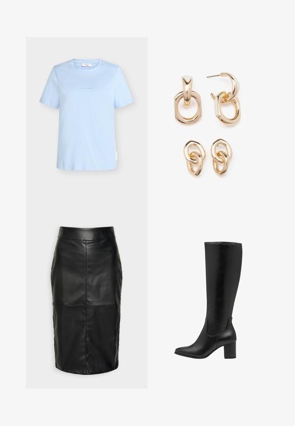 Lichtblauw katoenen T-shirt met korte mouwen, ronde hals en een subtiel merkembleem op de voorkant gedrukt. Gladde textuur, casual pasvorm.; Zwarte leren rok met een gladde textuur, voorzien van een hoge tailleband en gestikte naden die een subtiele, gestructureerde vorm creëren.; Zwarte kniehoge laarzen van soepel leer. Ze hebben een spitse neus, blokhak en elastische zijkanten voor gemakkelijk aan- en uittrekken.; Goudkleurige oorbellen met een mix van geometrische vormen: een vierkant, cirkel en verbonden ovaal ontwerpen met een gepolijste afwerking.