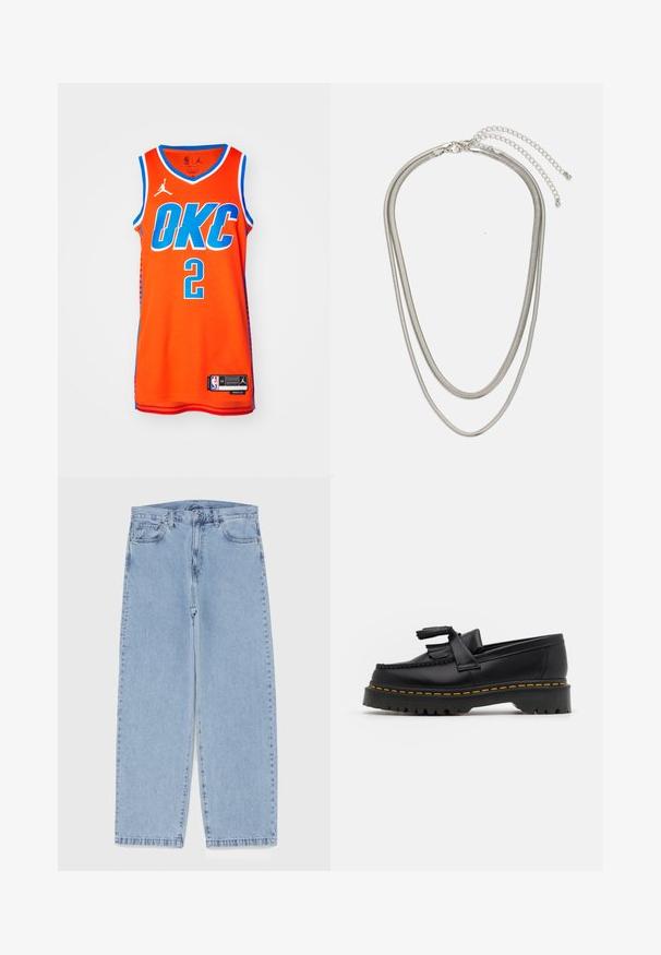 Narancssárga kosárlabda mez, kék betűkkel az "OKC" felirattal, "2"-es számjeggyel. Hálós textúra kék díszítéssel és Jordan logóval a vállon.; Világoskék farmernadrág egyenes szárú kivitelben, közepes derékkal, öt zsebbel, gombos és cipzáros záródással.; Fekete bőr mokaszin, rojtos díszítéssel, masszív fekete talppal és sárga varrással az élén. Texturált felület.; Háromrétegű ezüstszínű fém nyaklánc, letisztult, rugalmas láncokkal, enyhe fényességgel, homárkapoccsal rögzítve és állítható lánccal.