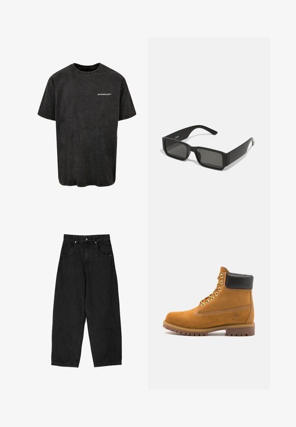 T-shirt in cotone nero con collo a giro, maniche corte e un look vintage, caratterizzato da un logo stampato bianco sul davanti.; Pantaloni wide-leg in denim nero con vita alta, dotati di cinque tasche, chiusura con zip e bottone in metallo. Tessuto liscio, dettagli minimi.; Stivale alla caviglia in suede tan con collare imbottito nero, occhielli in metallo dorato, dettagli in cucitura bianca e suola in gomma robusta con battistrada pronunciato.; Occhiali da sole neri con lenti rettangolari, montatura in plastica opaca e bordi dritti. Presentano il logo del marchio sulla parte interna del braccio.