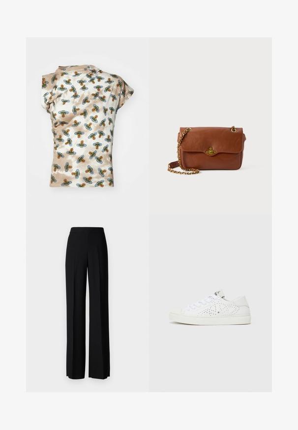 Vivienne Westwood HEBO - Camiseta estampada - sand; Pantalones de pierna ancha negros con una textura suave, que presentan una cintura alta y pliegues centrales. Sin patrones visibles ni detalles de hardware.; Zapatillas bajas blancas con diseño perforado, cordones planos y una suela de goma texturizada. Presentan un estilo minimalista y un acabado suave.; Bolso cruzado de cuero marrón con cierre de solapa, herrajes dorados y correa de cadena. Textura suave, forma rectangular, con un diseño mínimo.
