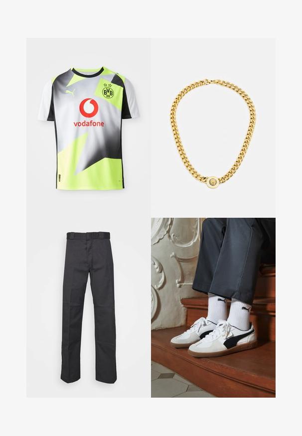 Sportovní dres s krátkým rukávem s gradientním designem v šedé, černé a jasně žluté, se středovým červeným logem a textem sponzora.; Černé kalhoty vyrobené z odolné látky, s rovnými nohavicemi, pasem s poutky na opasek a švy pro větší texturu.; Puma tenisky v bílé a černé semišové úpravě, s hnědou gumovou podrážkou. Kombinované s bílými ponožkami, na kterých je černé logo, nošeny s tmavými kalhotami.; Zlatý řetězový náhrdelník s velkými propletenými články, zdobený kruhovým přívěskem se zvýšeným emblémem uprostřed.