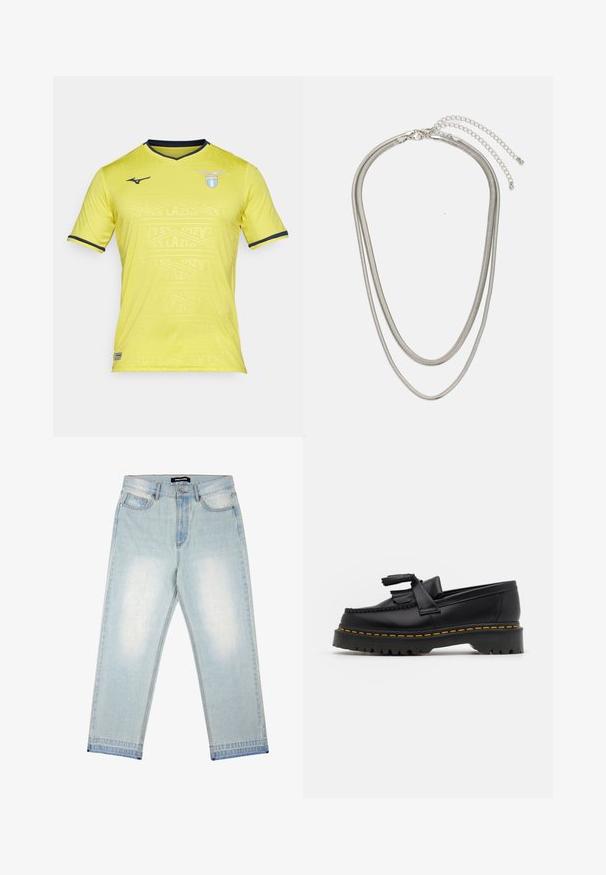 Sárga, rövid ujjú focimez, V-kivágással, diszkrét mintázattal és sötétkék kiegészítőkkel. Az SS Lazio logója a bal mellkason.; Pegador BARROW - Bő szabású farmernadrág - sand washed blue; Fekete bőr mokaszin, rojtos díszítéssel, masszív fekete talppal és sárga varrással az élén. Texturált felület.; Háromrétegű ezüstszínű fém nyaklánc, letisztult, rugalmas láncokkal, enyhe fényességgel, homárkapoccsal rögzítve és állítható lánccal.