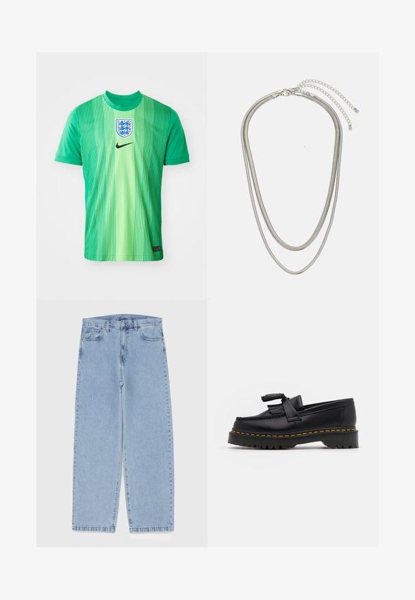 Maglietta Nike verde a maniche corte con righe verticali, con uno stemma dell'Inghilterra e un piccolo logo nero vicino al colletto. Tessuto morbido.; Jeans in denim azzurro chiaro con design a gamba dritta, caratterizzati da una vita media, cinque tasche e chiusura con bottone e zip.; Mocassino in pelle nera con un'accento a frange, dotato di una suola nera spessa e cuciture gialle lungo il bordo. Finitura testurizzata.; Collana in metallo argentato a tre strati caratterizzata da catene sottili e flessibili con una leggera lucentezza, fissata con un gancio a molla e una catena regolabile.